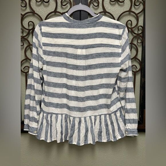 Lucky Brand 1/2 button long sleeve ruffle hem top - Picture 2 of 5
